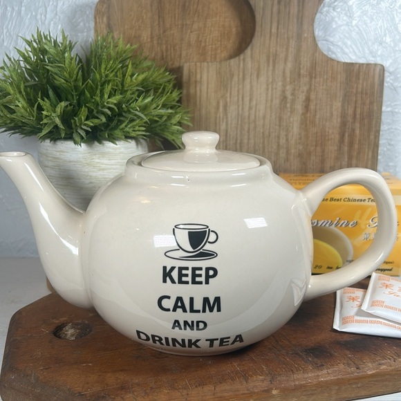 Tea Pot Keep Calm & Drink Tea 5 Cup Capacity Tea Serving Pot Hot Drink Server - Picture 3 of 15